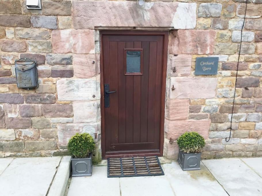 Chic 2 Bed Peak District Cottage Barn Near Alton Towers, Polar Bears, Chatsworth House Leek Extérieur photo