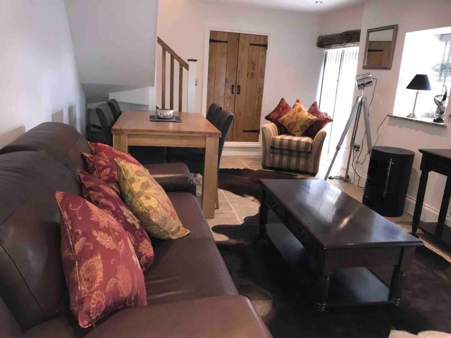 Chic 2 Bed Peak District Cottage Barn Near Alton Towers, Polar Bears, Chatsworth House Leek Extérieur photo