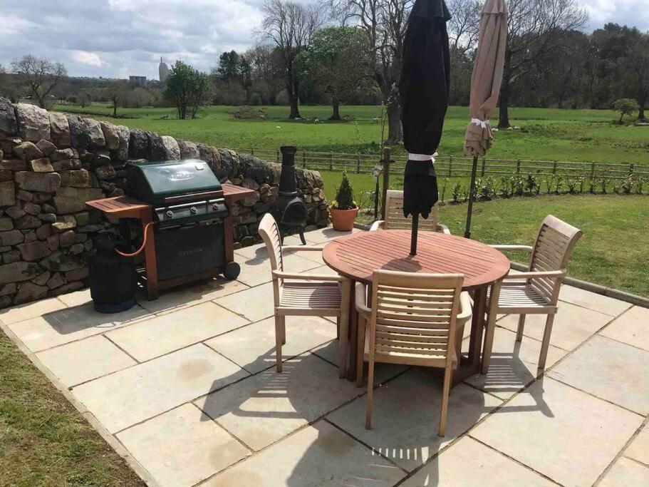 Chic 2 Bed Peak District Cottage Barn Near Alton Towers, Polar Bears, Chatsworth House Leek Extérieur photo